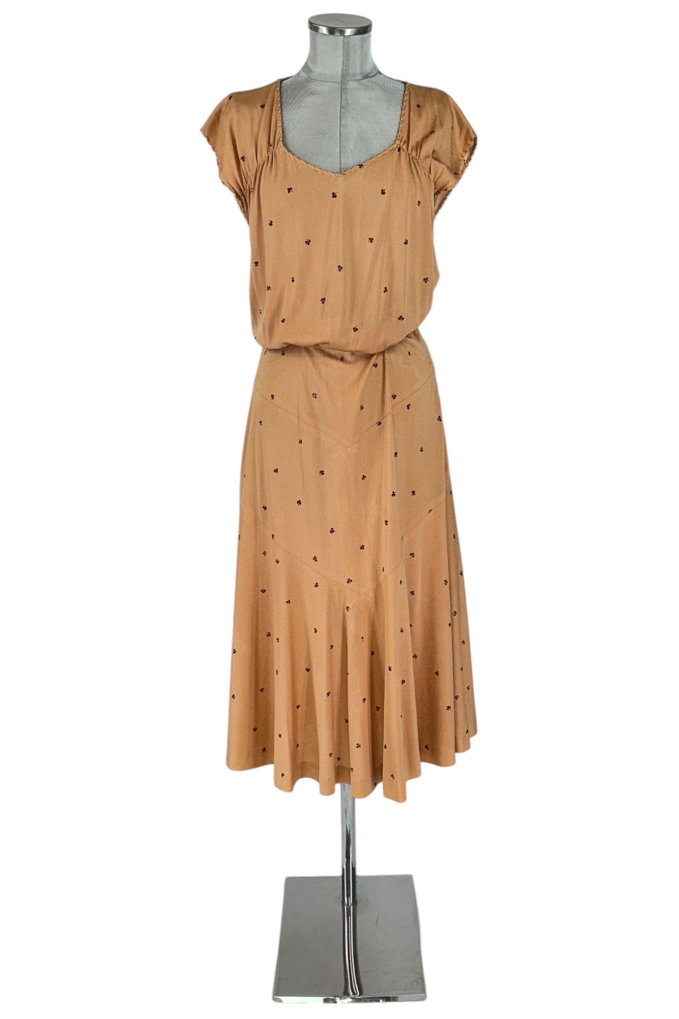 noleggio-abito-vintage-beige-donna-dettagli-floreali_1