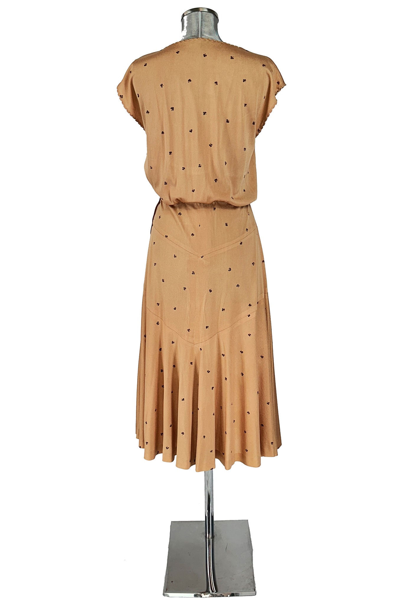 noleggio-abito-vintage-beige-donna-dettagli-floreali_3