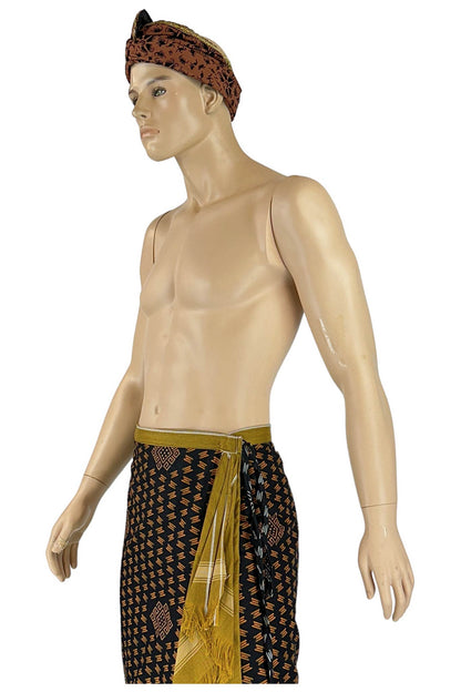 noleggio-abito-tradizionale-uomo-indonesiano-sarong-copricapo_4