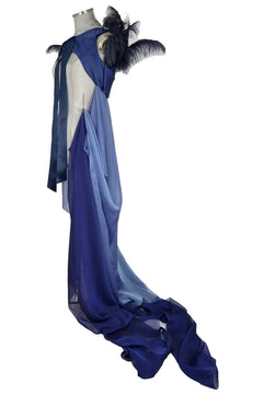 noleggio-abito-elegante-donna-blu-piume-strascico-carnevale_2